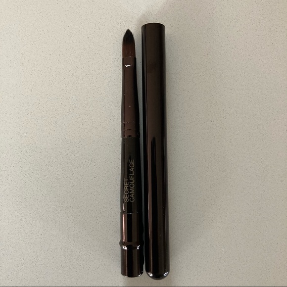 Laura Mercier Secret Camouflage Pull Apart Brush - Picture 2 of 4